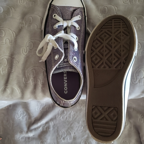 EUC CTAS Classic Chuck Taylor (4 JR.) Moody Purple Glitter kicks - Picture 4 of 9